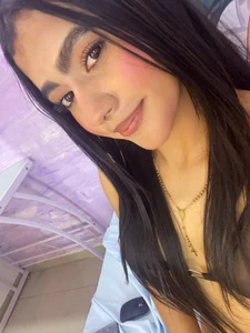 Holly_Watson_ ♥HollyHot♥  2টি ছবি