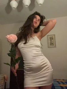 LumiNika's I love white semi-sweet wine and candlelit dinners—are you a romantic?😍 Sex Photo 4