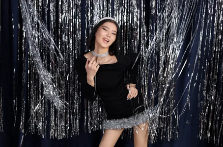 MinaHin santa’s favorite girl Pic 3