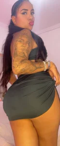 MarianaaSantosのsexy dress and ebonyの枚の写真