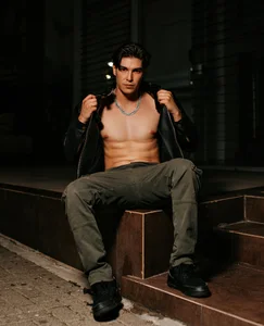 Karimferrer “You're that kind of feeling that cannot be explained… it is crossed.” 👑 รูป  3