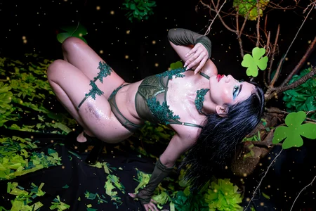 Arii_moon 🥂 "I'm the gold you seek." 🔥 Pic 2