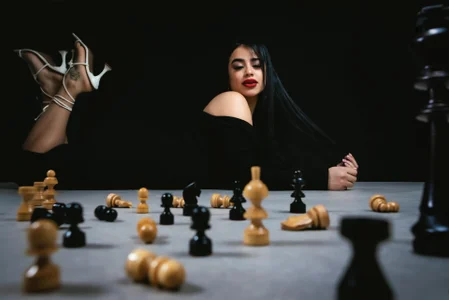 𝐀 𝐪𝐮𝐞𝐞𝐧, 𝐭𝐚𝐤𝐞 𝐜𝐚𝐫𝐞 𝐨𝐟 𝐡𝐞𝐫 𝐤𝐢𝐧𝐠..  🖤🤍 de Eyes_Duque  4 photos