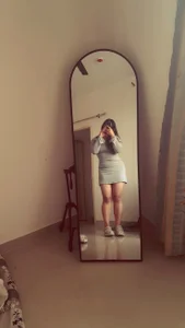 -Queenie Public slika