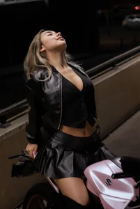 Hornyholly__ Public 圖片