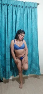 KiaraXMilf Public Pic 4