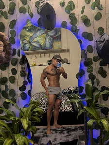 Young_laroi 🫦🙏🏾 รูป  6