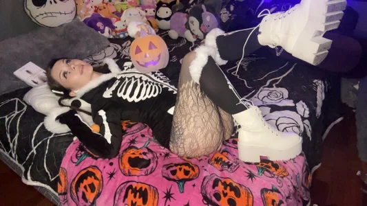 BlaizeyBBy Halloween Slut Cosplay🦴🖤 Pic 4