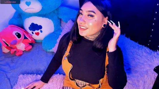 CloeeBeckam Short hair Pic