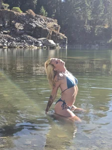SheIsSomething Lake photo shoot รูป  5