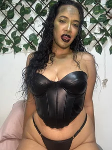 _Nisha_MD 🍁 사진 2