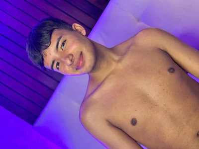 Ash_Russell Public Kuva