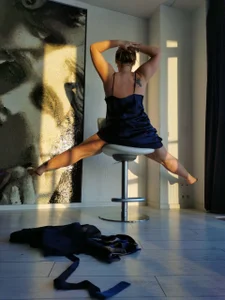 HotTiffani the lady in home Pic 3