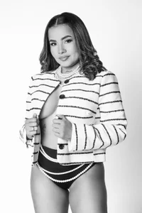 DeniseFord Blackout beauty – confidence on full volume Foto 3