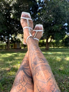 juliane_sweer1 feet . Pic