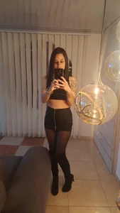 Alice_milf_ Imagine my lips running over your body, drawing burning kisses on every centimeter of your skin. Pic