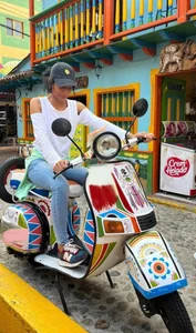 daiana_curlyOn a walk with many colors♥图片