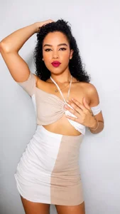 Kiara-Lux "Cuerpo y deseo" 💋 Pic