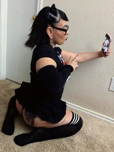 DigitalDiamondXO A little peek never hurt anyone 🍑✨ Pic 2