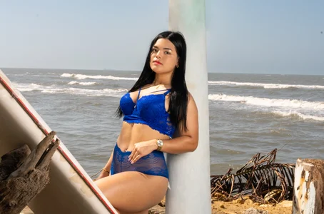 ashley_hills_ Public Pic 2