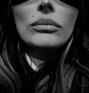 Sexy_Vivian_Ward_X Public Pic 6