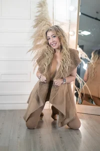 EvelinaGrey Golden Aura Pic 2