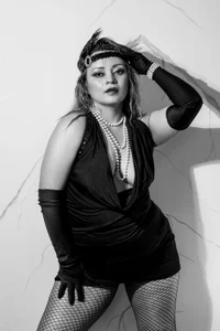 Let me be the girl of your dark days 🩶💋🌩️ de LilyyBigAss  Imagens