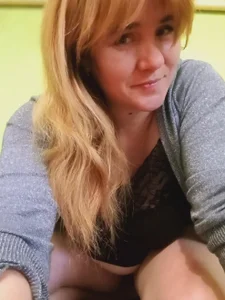 SannyMILF: Public ( 6 фото)