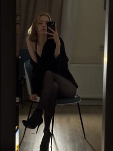 sofiapurexのStocking tease 🥵の 3枚の写真