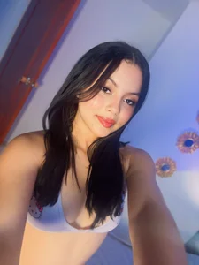 Paula_Teen_ Public Pic 2