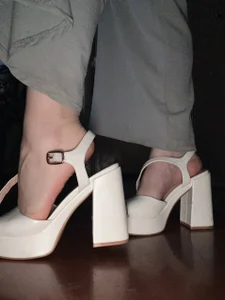 BeatriceBinoche 👠👠👠 Pic 2