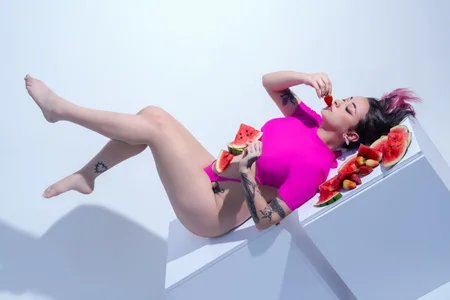 SarahCastro1_ Would you try the watermelon on my body? 🍉✨ Εικόνα