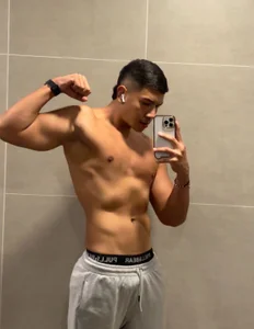 Your favourite gym guy💪🔥 od Luca_Valencia  4 snímek