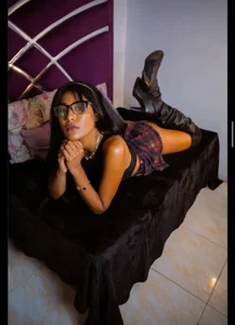 Zyrelia_Vaelの𝓷𝓸 𝓶𝓪𝓴𝓮𝓾𝓹 ❤️‍🔥の 4枚の写真