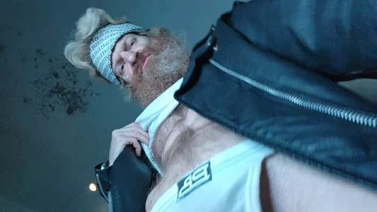 Gingerbeard40のLeather Daddyの 3枚の写真