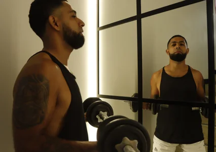 KylliamLevisExercising arma图片