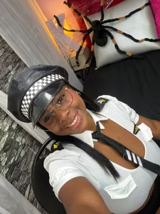 KatieGomezのReady to ride that cock baby 😎🍆の枚の写真