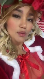 dalila_salazar A very hot Christmas ✨ Pic