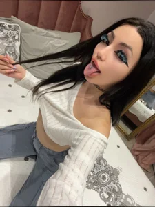 LisaRaee That sexy tongue Immagine  6