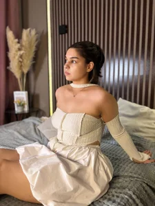 Jasmine_Burke Me  5টি ছবি