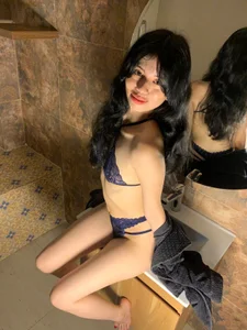 LITTLE BODY de Sophie_Copers  2 Imagens