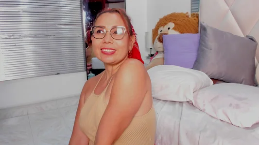 nayasex_ hey guys beautiful monday Pic 2