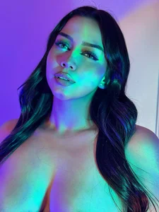 𝓟𝓻𝓮𝓽𝓽𝔂 𝓕𝓪𝓬𝓮 od CelestePalmer_  2 snímek