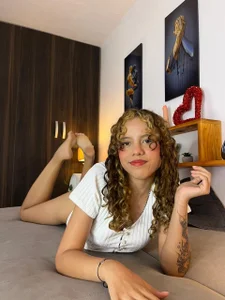 lia_valmont_01 my first pic in my bed 사진 3