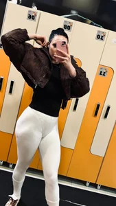 adelebratz_ Public Pic 2