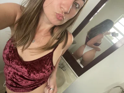 katiecakesss: 👀 ( 3 фото)