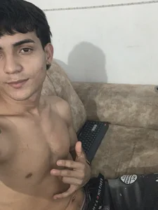 Thommy_cute Look Pic