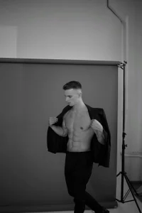 Nik_Sharpback in black图片 2