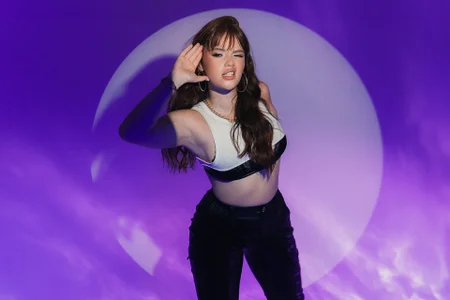 CorinneRusso Spotlight Queen Pic 3