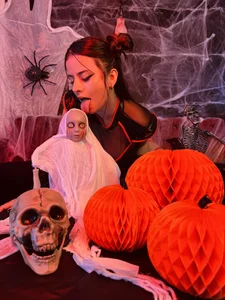 kassandra_james 👑 “Kitana never loses… especially when she looks at you like that 💋” Immagine  6